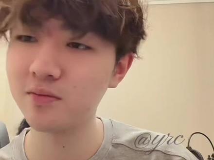 @Top Barry
12.10凌晨直播切片之未发布歌曲《一半流行》
歌词自动识别➕轻微修改
视频加了微微的美颜😆
第一句自动识别是无力感我就保留了
我听出的是我离开才(燥候杨博睿发新歌😋)
我终于把这个录屏剪了鹅鹅鹅
#topbarry #杨博睿 #topbarry直播 #topbarry新歌