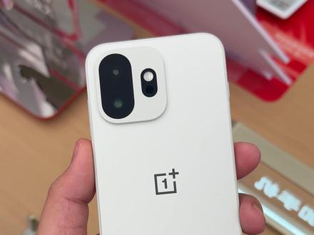 没人和我说一加15T的白色这么好看啊?#一加15T