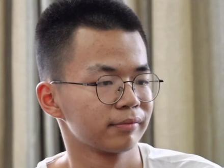 2023年湖北省高考理科状元方立航:不玩手机,喜欢打篮球、骑自行车。#新洲一中 #阳逻一中 #阳逻 #武汉新洲 #武汉