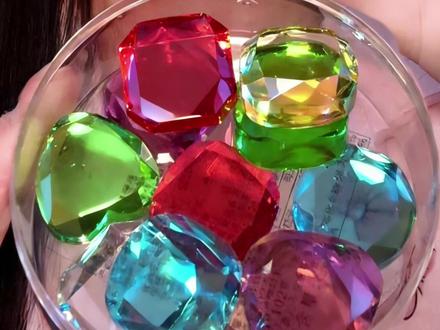 💎今天啃一颗漂亮的宝石糖!到底啥味的呢? #青年创作者成长计划 #糖果 #零食 #咀嚼音 #糖