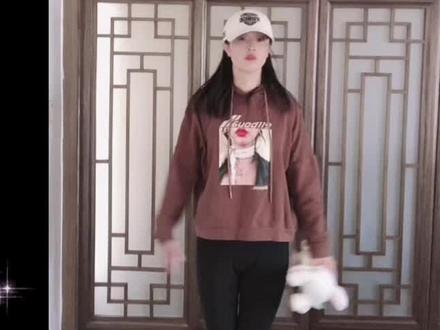 持物三部位绕环#今天你运动了吗 #蹦蹦跳跳没烦恼 #动动更健康 #动起来才快乐