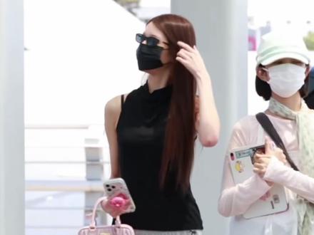 张元英出发澳门 戴着口罩都是大美女的感觉
#张元英