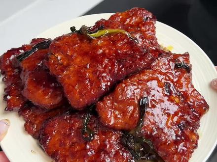 家庭版葱烧大排做法,酱香浓郁,鲜嫩多汁,简单又好吃#葱烧大排 #猪排 #家常菜 #抖音美食推荐官