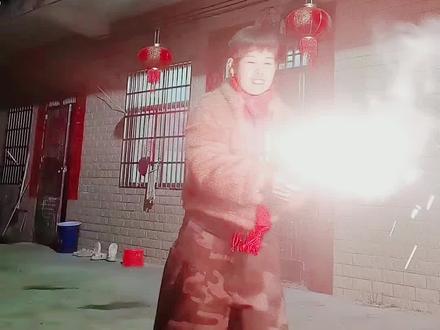 过年啦过年啦🧨🧨🧨心心念念的烟花舞终于安排上了!#烟花舞 #过年氛围感 #抖音年味舞蹈大赏 #