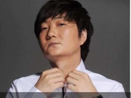 别笑话王大治在城墙根下唱歌显得土气,说实话,很多人连给他提鞋都不配#人物故事 #创作者扶持计划 #社会百态 #强烈推荐 #上热搜 @DOU+小助手