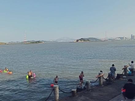 大热的天适合去海边玩,厦门海沧弯沙滩公园值得打卡有沙滩捡贝壳 #海边漫步 #海边散步 #去看海 #吹海风