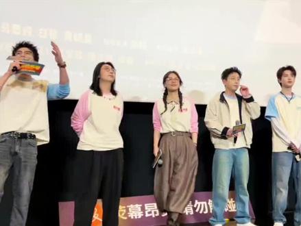 泉城朋友们的热情在哪里?!砸向我~ #我的妈耶 #我的妈耶路演 #马思纯 #白客 #黄明昊