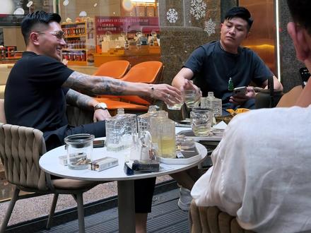 自己的故事自己留着就好 说浅了不感动说深了没人信