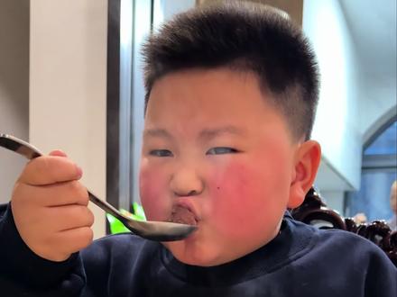 小胖每月返场视频来啦~ #萌娃 #萌娃日常 #小胖 #往年回忆无忧无虑的童年 #用抖音记录人生