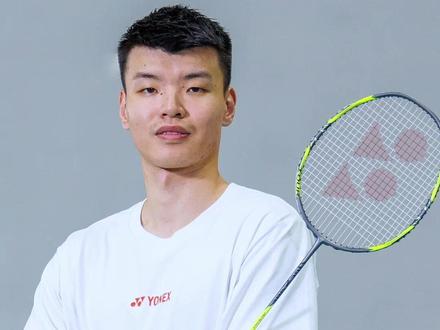 瞄准落点 一击即胜 🏸️
ARCSABER 7 TOUR
#YONEX #羽毛球拍
#尤尼克斯 #弓7TOUR #YONEX器材优选