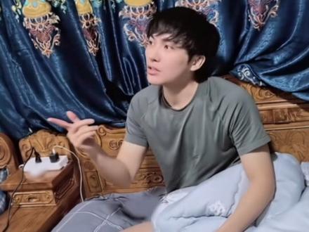 吾担自扇巴掌甚响之,谁敢战之
#十个勤天 #种地吧4 #男生宿舍 #桃花朵朵开