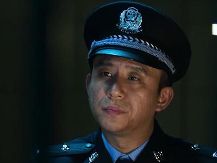 犯罪片:这个犯人太嚣张,面对警察还敢正面刚,结局实在太解气! #抖音二创激励计划 #犯罪片 #吴刚