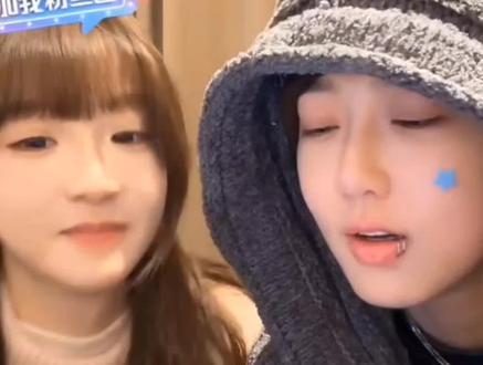 小宝之前在直播间讲这段感情的时候,都是以调侃自己的语气讲出来自己被打的事情,甚至是笑着讲出来的。看到这里想起来之前看到过的一句话,“我笑着把痛苦当做玩笑讲,直到有人哭着说这不好笑”。爱人的最高境界是心疼@迷人小宝 @小幸睡醒了💤 #幸福宝典