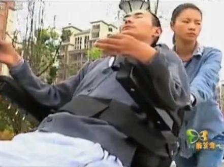 2013年孝心少年——黄凤#百善孝为先 #孝心少年 #支持抖音传播正能量 #少年强则国强 #抖音小助手 @DOU+小助手 @DOU+上热门