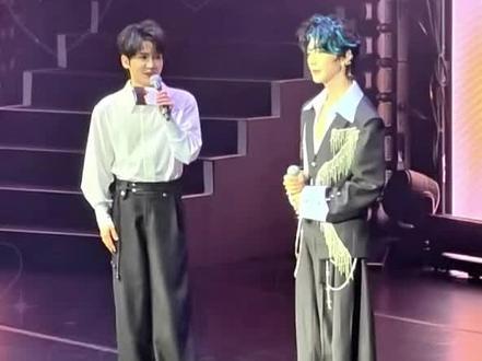 #肖肖主持人 2026年3月1日云熠演唱会 肖肖 郝熠然互动cut@肖肖主持人 @小小肖大壮 #神级live现场 #郝熠然 #云熠 #双向奔赴