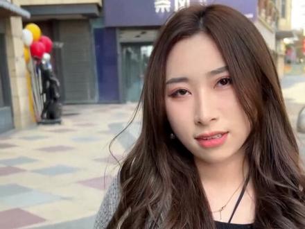 现在劈叉劈在墙上的也算吗???#记录真实生活 #谁的女朋友丢在这里了 #我要上热门