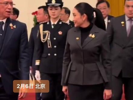 最美女保镖严月霞再度现身。#佩通坦 访华。#中南海保镖