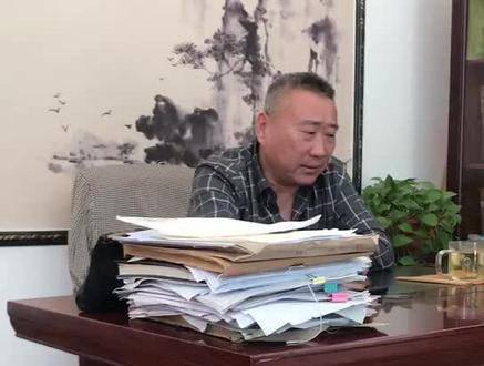 蓝岸森林45号楼从咋天晚上到现在停电十七小时了,居民们找物业领导解决供电事宜,还没有准确时间供电,很是无奈。