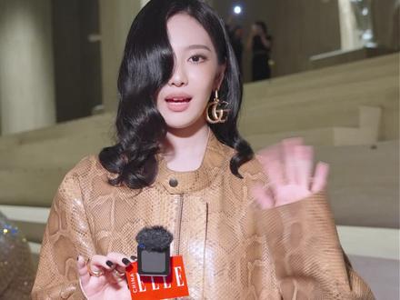 在Demna的Gucci首秀上,#宁艺卓 听嗨了,还说想给Demna的秀场做一首Soundtrack。#ELLE带你看时装周 #米兰时装周