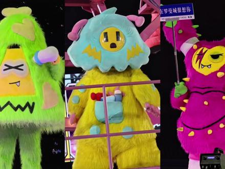 【罗曼城群像不全记录💞】
这是一个准备了很久很久的小纪录片,因为一直有没拍到的小怪物,所以拖了很久没能完成,一眨眼十万伏特就结束啦,可惜还有两位公民(瞐瞐和咘蓝朵)没能拍到,如果以后还有机会见到你们,再把你们加进来叭🫶🏻
由于视频草稿太大了(将近90G,剪辑很卡,导出也很困难,这个视频我导了三次 一个多小时才成功🥲),所以其实还有好多好多准备好的素材没能放进来,以后再慢慢发叭~
在这个罗曼城,城主大人、小怪物们和我们,缺一不可💓我好爱好爱这个罗曼城,好爱你们🌹
城主会照顾每一位来到罗曼城的公民,所以要四面八方跑着端水(朋友的评价:他真的没有亏待过任何一位来罗曼城见他的人!!)👍🏻谢谢性格迥异又可爱的你们,在我们看不到城主的时候带给我们这么多的温暖和快乐🥰
这个视频充满可爱和搞怪,但是剪到最后,笑着笑着就哭了🥹
BGM:《萌力觉醒》+《奇怪》跨年现场版+《神奇伙伴》跨年现场版。
PS:别扒啦~这个团里哪有清白的🤔谈恋爱的谈恋爱,互殴的互殴……哦吼十分精彩了🤣
『视频里排序不分先后哦,部分是设想好的开头和转场~』
#汪苏泷演唱会 #罗曼城 #罗曼101 #嗨皮牙大呲花 #福塔