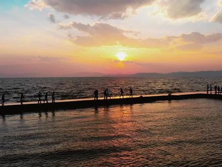 日落归山海,山海藏深意。 #治愈系风景 #日落晚霞 #我在人间贩卖黄昏#滇池日落