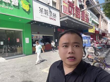 怀化洪江市安江镇看看,老县城的主街上空门面很多,今天还是国庆长假,这个人流不多啊!#餐饮创业 #当下餐饮如何经营 #安江