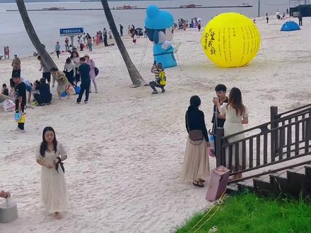 湖北的马尔代夫,咸宁嘉鱼蜜泉湖度假区,有银沙滩,罗马广场,遛娃,拍照,国庆节那天晚上都有焰火音乐节,关注我,给您推荐更多游玩景点!
蜜泉湖的门票和酒店产品直接定位优惠团购里面下单
#关注我带你去旅行 #国庆超会玩指南 #旅行推荐官 #亲子游玩好去处 #创作灵感