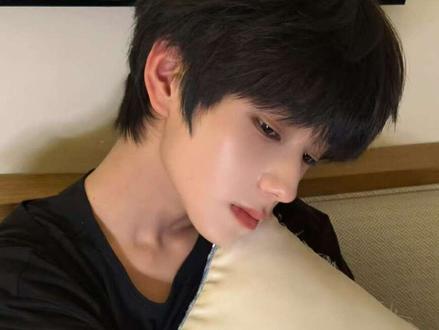 《有病呻吟》 我同时发了两版,一版给Daddy,一版给Mommy,恭喜你分到了Mommy~#我的果半生#我的少年时代2 #王橹杰