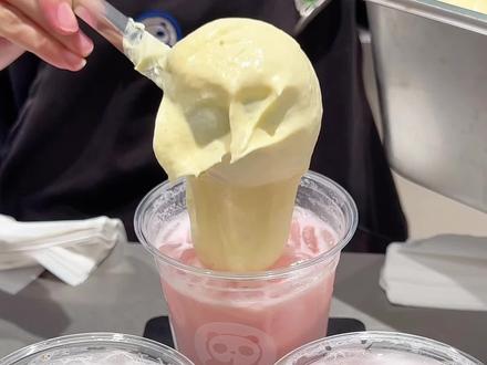 草莓蛋糕还能这么喝??#美食 #甜品控必吃 #茶百道 #茶百道新品 #茶百道推荐必喝