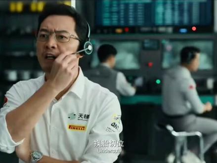 这个画面在我心里早已封神.#飞驰3张驰宇强极限换胎技术 #内燃机的魅力 #飞驰人生3