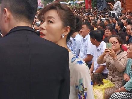 小时候的偶像,梨园春庞晓戈,工作起来忒认真,河南话忒标准#梨园春 #戏曲