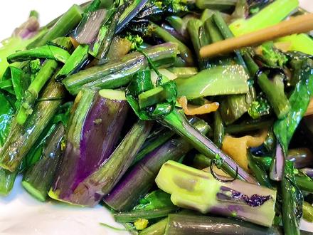 这样炒红菜苔,做法简单,口感脆嫩,营养丰富,喜欢的朋友试试