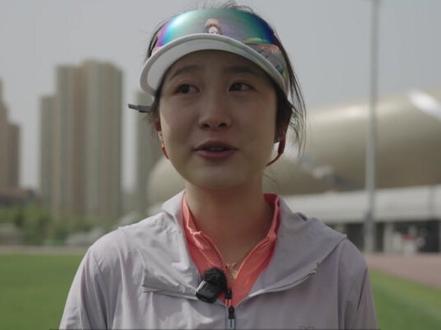 徐冰洁 将迎来自己的首场亚高原赛事 年轻的徐冰洁迎来了自己的首场亚高原赛事,面对这场名古屋亚运会选拔赛,徐冰洁直言“干就完了”。下周,她还将背靠背参加吉林市马拉松。#98跑 #兰州马拉松