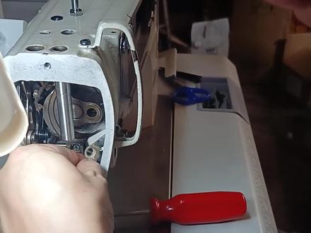 平缝机针杆,挑线杆,针杆曲柄的拆装(本视频仅供参考)