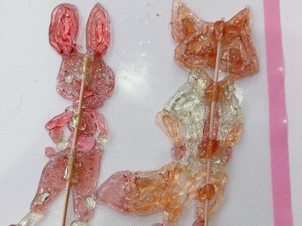 姐妹俩用糖画笔画疯狂动物城里面的朱迪和尼克,妹妹结局有点惨……宝子们觉得谁画的好看一点呢?#手工diy #糖画笔 #糖画 #疯狂动物城 #姐妹日常