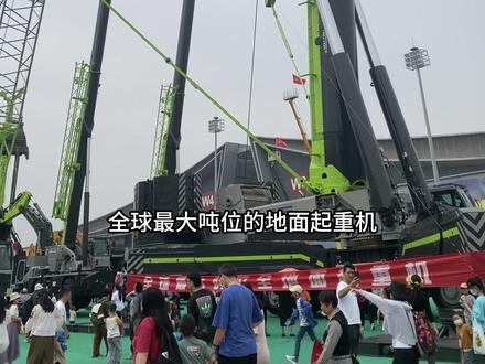 中联2400吨全球首台最大的地面起重机 有没有有比划一下的#风电叶片运输 #工程机械 #中联重科 #专业的事交给专业的人 #大国重器