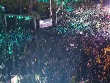 人们聚集在伊朗首都德黑兰,支持巴勒斯坦人民,谴责犹太复国主义政权的暴行。