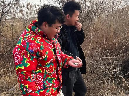 我滴妈勒,还有没有垃圾桶呀!你是塑料袋吗?自己装起来😩 #回村的生活 #阜阳阿迁 #每日一笑 #反转 #随拍