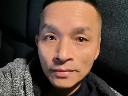 自2000年以来,据德国统计数字,2024年时德国人移民到国外人数创记录的一年,达到27万, 大家可能对这个数目没有清晰的概念。这么说吧,如果德国像中国那样也有14亿人口,有460万人移民(2024年中国人移民国外约90万人),你们觉得这个数字夸张吗?其中绝大多数移民瑞士,奥地利及西班牙。去瑞士的几乎都是些技术人才。德国人往外移民主因是不满德国的官僚主义,高税负,不安全感及对政治失望。#海外华人 #移民#移民德国#德国人移民国外