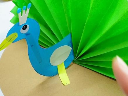 陪孩子动手做个开屏的孔雀🦚~吧#简单折纸 #亲子互动 #手工剪纸 #亲子手工制作 #做手工