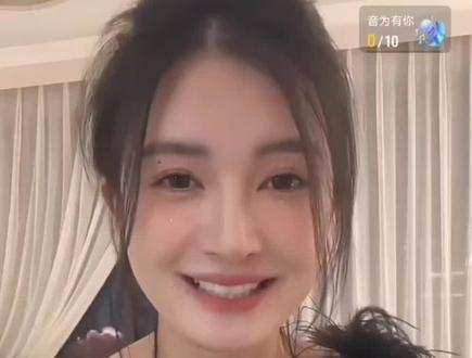 #直播录屏分享 #治愈系笑容 #吃了乌梅子酱的小可爱 #我是金禾#英文歌串烧
好久不见,甚是想念。
熟悉的歌声,甜美的笑容。
愿你每天无忧无虑,做自己想做的事没有一点束缚!我们的女孩一直在闪闪发光,为了梦想而拼搏吧!优秀@芝士甜辣火鸡面