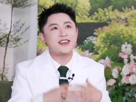 许久未见,甚是想念 直接被挤出直播间了,休息了这么久赵姐的实力依旧不可小觑#赵丽颖 #馥绿德雅品牌代言人赵丽颖