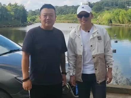 从天而降的钓法到底是什么钓法让国家级竞钓大师@滕正伟钓鱼 给大家详细介绍。上犹钓法不可怕 就怕掉过一味模仿 找不到精髓#昆明钓鱼 #2022dou来钓鱼 #黑坑盘老板 #钓鱼 #钓鱼人就是这么疯狂