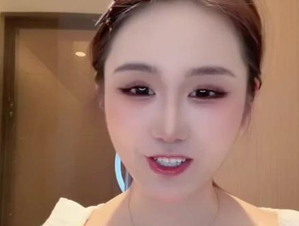 《盼君归》原来是豆豆是写某一个人的,
可惜这个人没福气背叛了豆豆👇🏻
小宝化这个妆太美啦搭这个项链,特别美丽动人👇🏻
#直播录屏分享
@豆豆吃不饱 .【758团队招人】