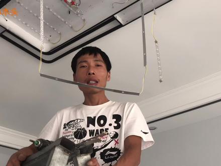 家里LED灯条一半亮一半不亮,更换灯条也不简单,老电工丢人了