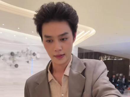 《感冒药》#柯淳
原声发出来啦
#黎明前他会归来 #金子阳
#柯淳金子阳