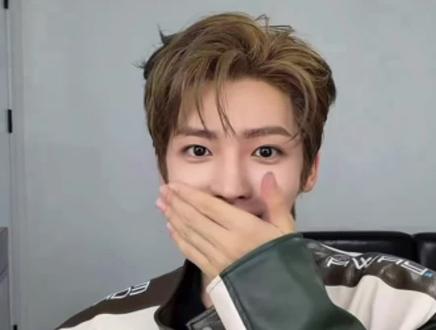 传下去侯明昊大漏勺实锤了哈哈哈#侯明昊 #侯明昊雀骨 #侯明昊巡回演唱会 #搞笑#直播录屏分享