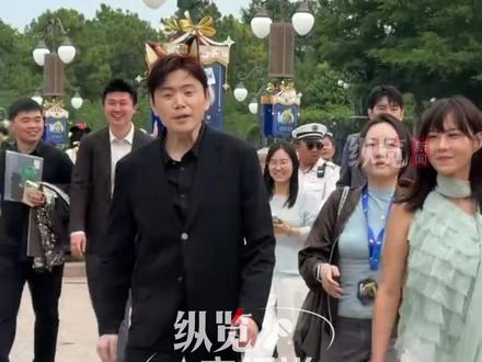 5月22日,俞浩带领追觅员工现身迪士尼,开启此前高调官宣的“请五万名员工去迪士尼游玩”之旅。