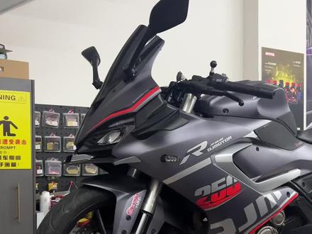 钱江赛250保养,更换机滤以后机油量1.1-1.2升,注意更换机滤的时候密封圈不要弄掉哦~#机车养护 #专业维修保养 #关注我圆你机车梦 #机车并不是你想像中的那么贵