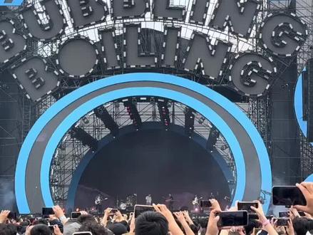 惊魂现场!天津泡泡音乐节突然紧急停演#天津泡泡岛音乐节突发 #实拍音乐节惊魂现场 #天津大风突发 #演出紧急暂停 #突发紧急情况